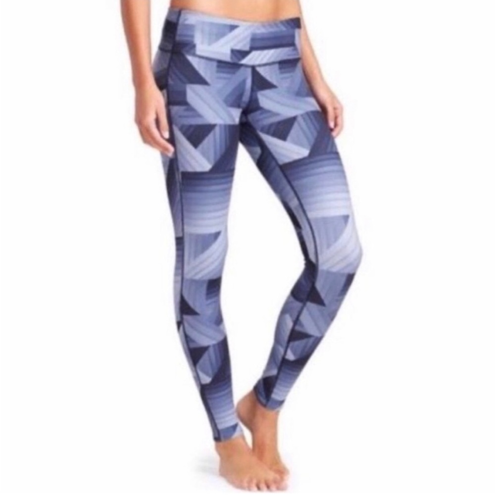 Athleta Chaturanga Geo Print Legging in Frost